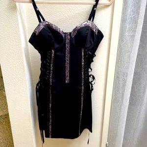 Guess stretchy bustiers dress with a zipper in the back and adjustable straps